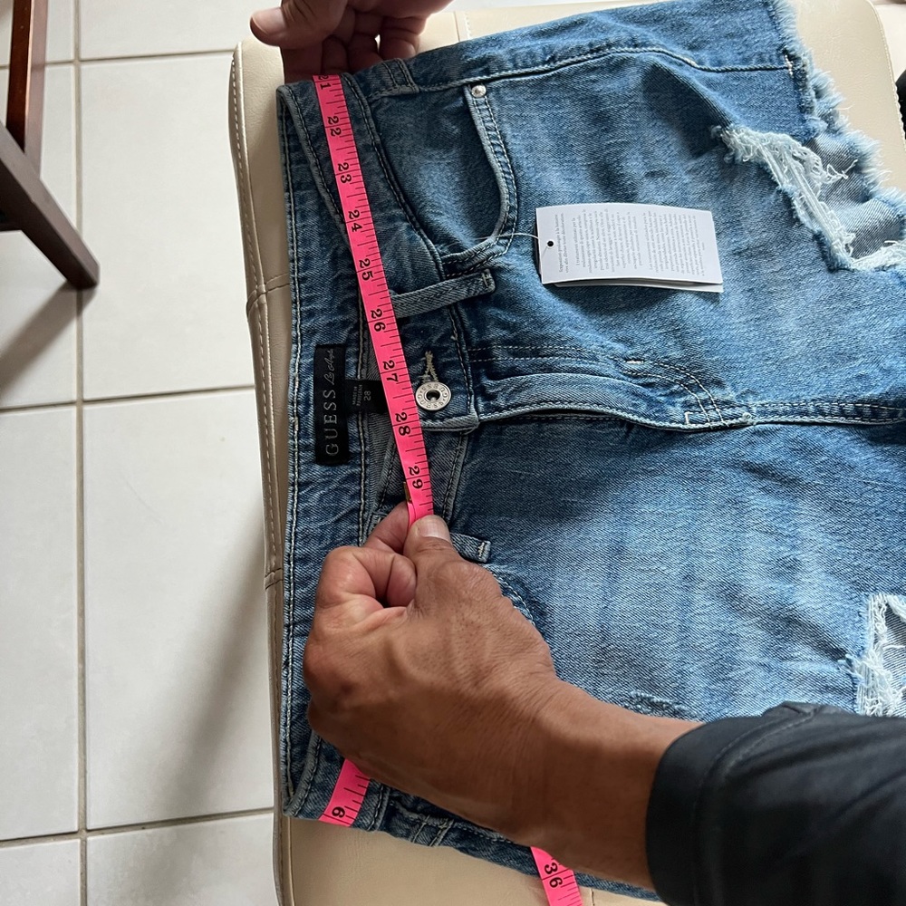 Guess High Rise Short Size 28 - Picture 9 of 10